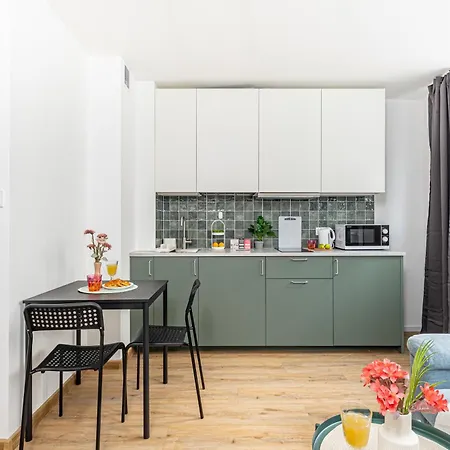 Superapart Tarchominska 10 아파트 *